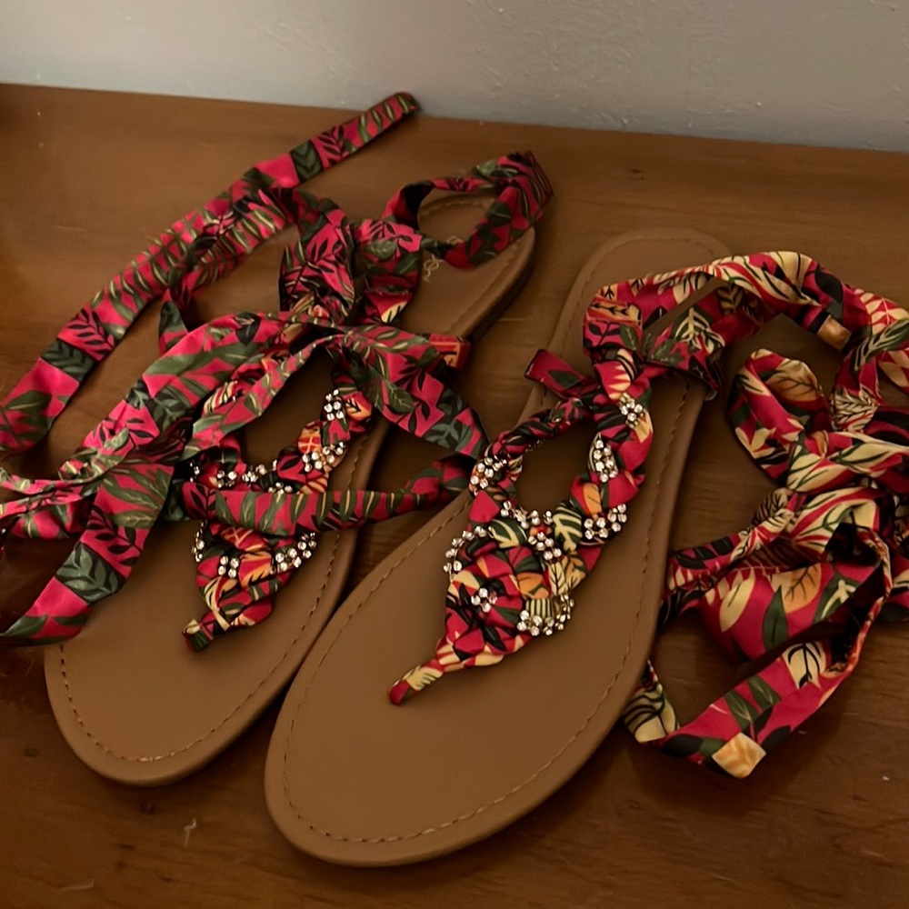 Shoe dazzle wrap sandals. Never worn size 8.